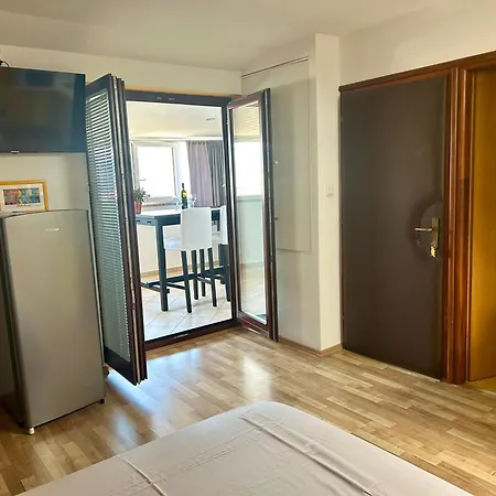 Neven With Sea View Apartment