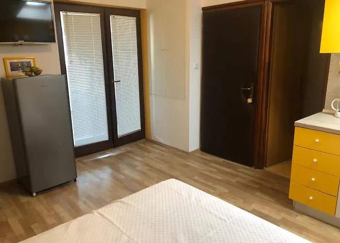 Apartment Neven With Sea View