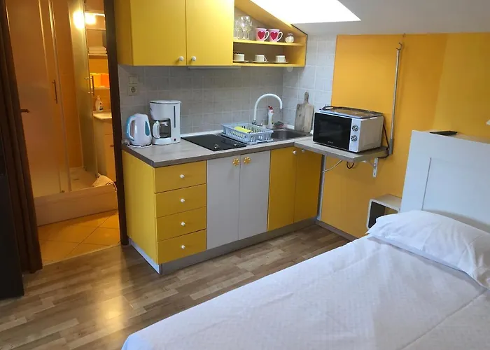 Neven With Sea View 아파트 바슈카