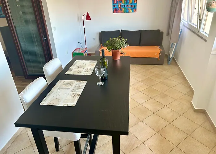 Neven With Sea View Apartment *