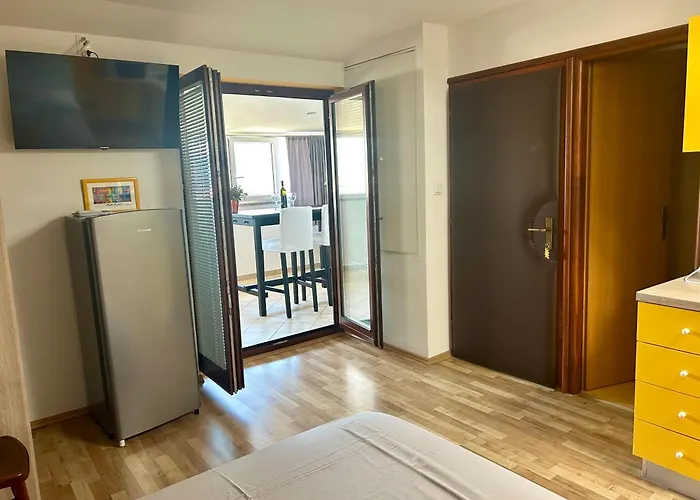 Neven With Sea View Apartment